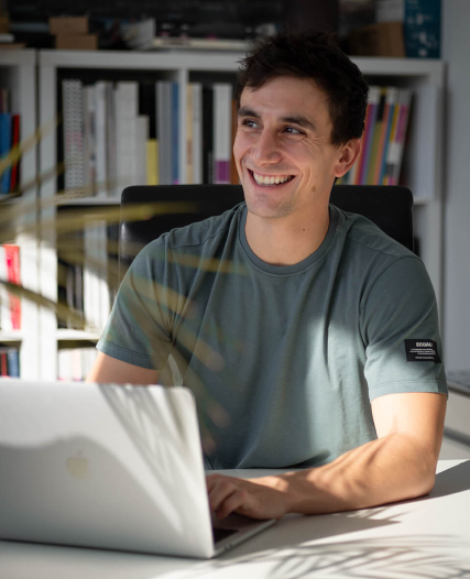 {"id":21,"created_at":"2025-01-30T11:44:57.000000Z","updated_at":"2025-01-30T11:44:57.000000Z","deleted_at":null,"uuid":"308a0aa3-577c-46de-a98a-7d8953abc9b6\/shape-3.png","alt_text":"Shape (3)","width":427,"height":526,"caption":null,"filename":"Shape (3).png","pivot":{"mediable_type":"blocks","mediable_id":256,"media_id":21,"id":1005,"crop":"desktop","role":"highlight2","crop_w":427,"crop_h":526,"crop_x":0,"crop_y":0,"lqip_data":null,"ratio":"desktop","metadatas":"{\"video\": null, \"altText\": null, \"caption\": null}","locale":"en","created_at":"2025-03-02T20:11:55.000000Z","updated_at":"2025-03-02T20:11:55.000000Z"}}