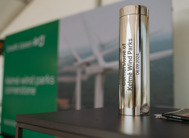 {"id":31,"created_at":"2025-01-30T11:47:28.000000Z","updated_at":"2025-01-30T11:47:28.000000Z","deleted_at":null,"uuid":"4187c359-f71a-4b19-854b-90580fb6c460\/shape.png","alt_text":"Shape","width":653,"height":477,"caption":null,"filename":"Shape.png","pivot":{"mediable_type":"blocks","mediable_id":255,"media_id":31,"id":1001,"crop":"desktop","role":"highlight2","crop_w":653,"crop_h":477,"crop_x":0,"crop_y":0,"lqip_data":null,"ratio":"desktop","metadatas":"{\"video\": null, \"altText\": null, \"caption\": null}","locale":"en","created_at":"2025-03-02T20:11:55.000000Z","updated_at":"2025-03-02T20:11:55.000000Z"}}